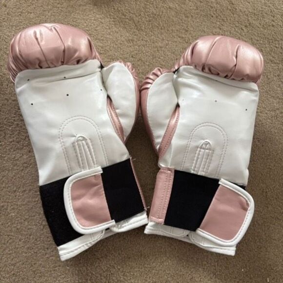 Everlast 12 Ounce Wrist Strap Training Gloves *Open Package* - Picture 6 of 8